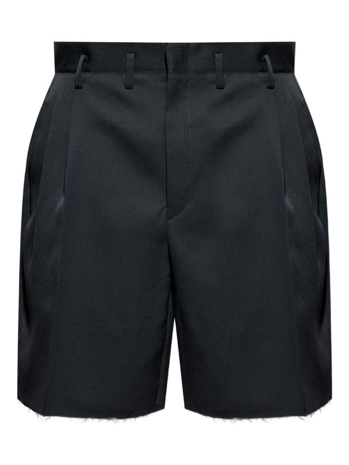 Shorts nero con bordi sfrangiati 