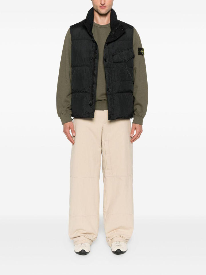 Gilet in piuma nero con tasche 
