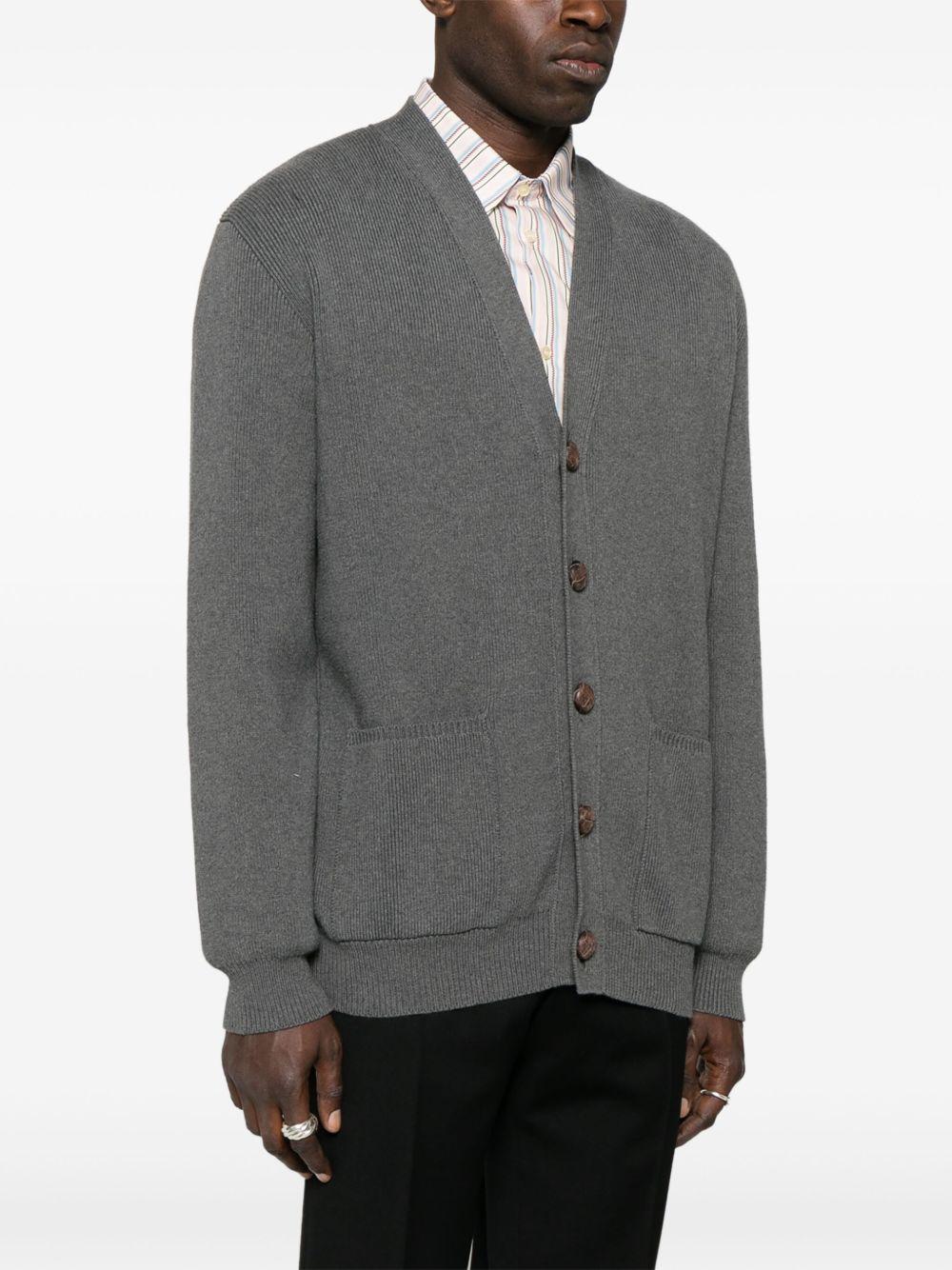 Cardigan grigio medio con applicazione e chiusura frontale a bottoni 