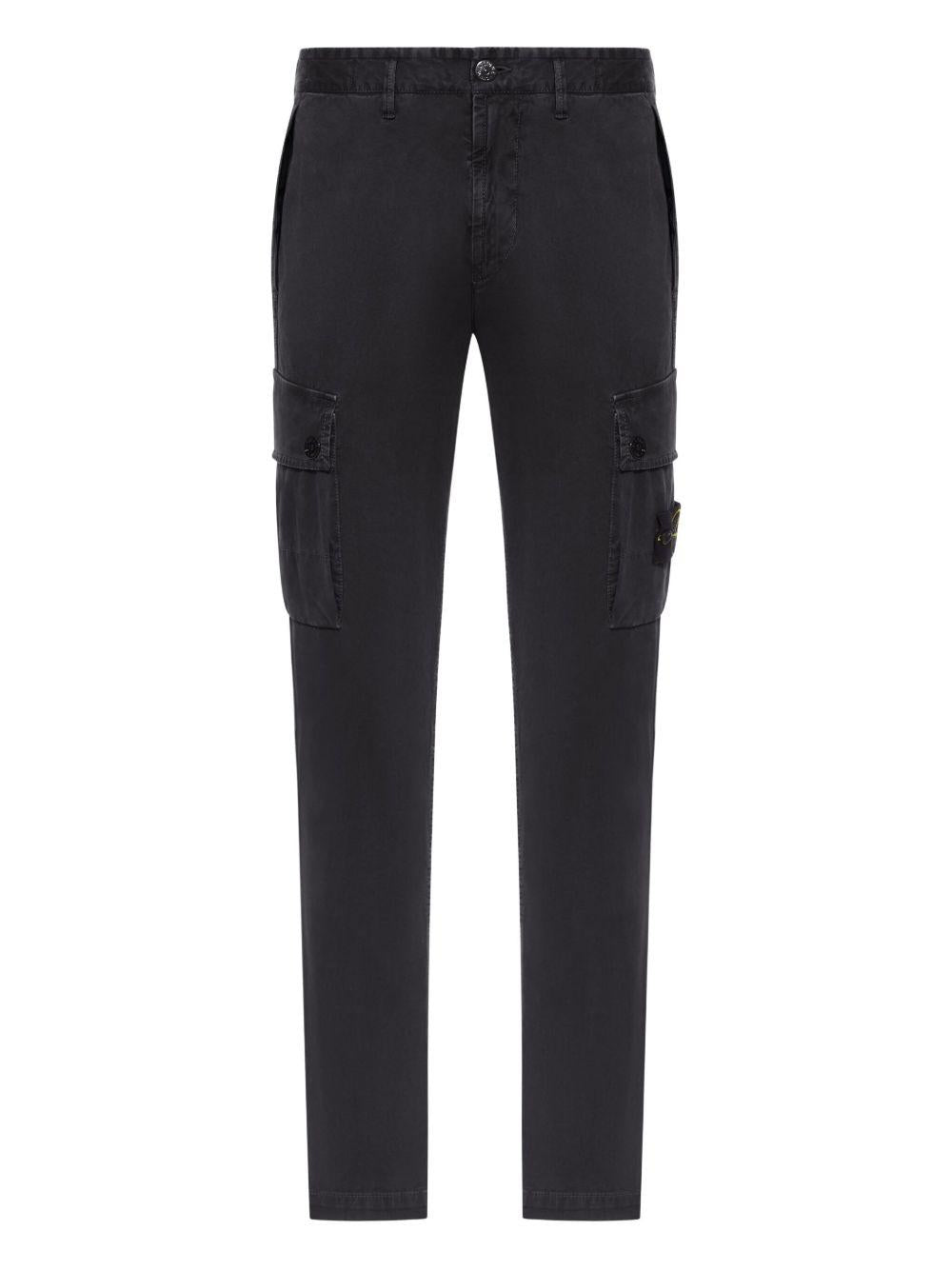 Pantaloni neri con tasche cargo 