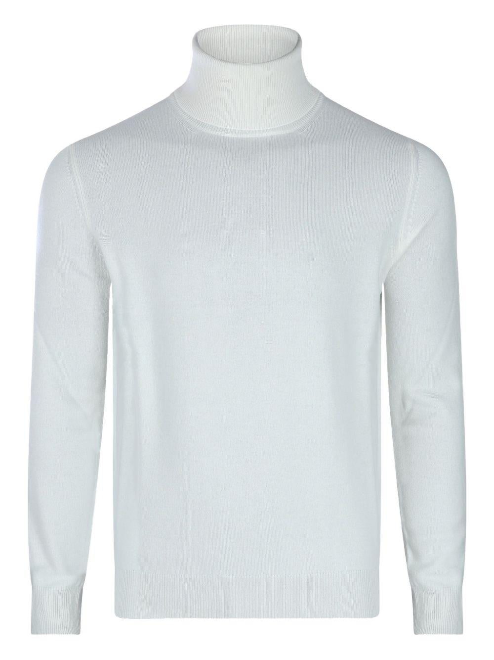 Maglione bianco a coste a collo alto 
