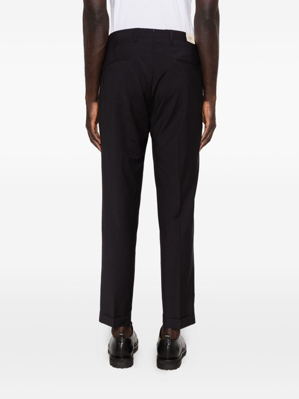 Pantaloni sartoriali blu navy con pieghe 