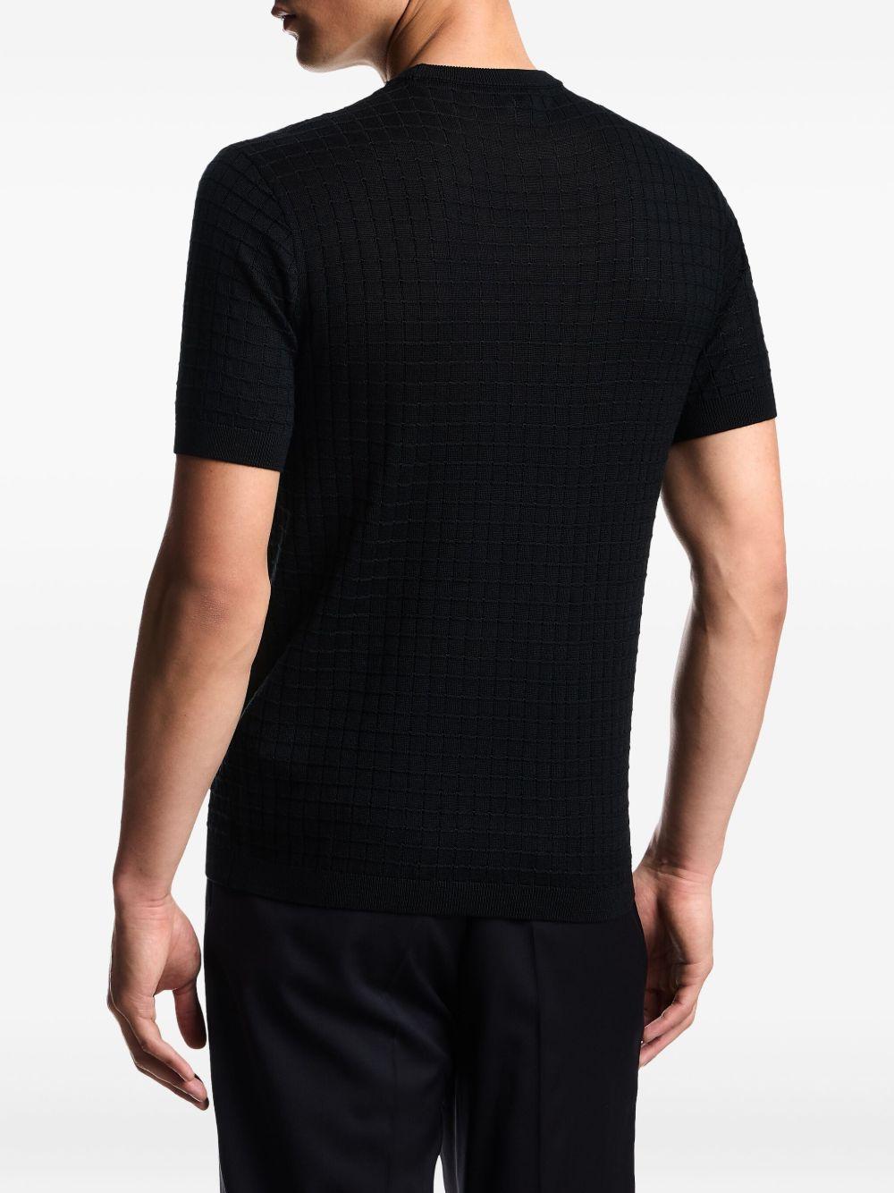 T-shirt nera a maniche corte 