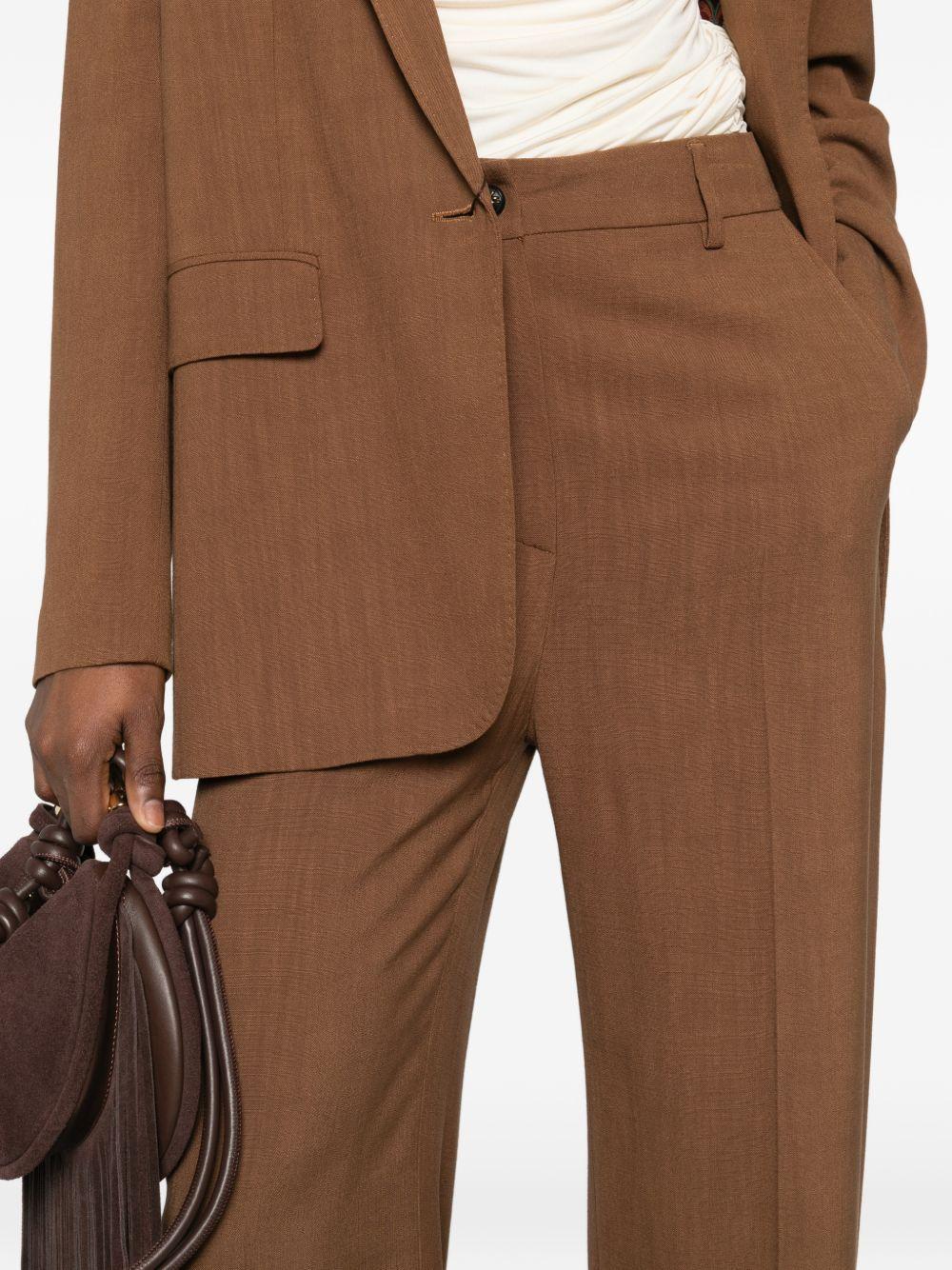 Pantaloni con cuciture 