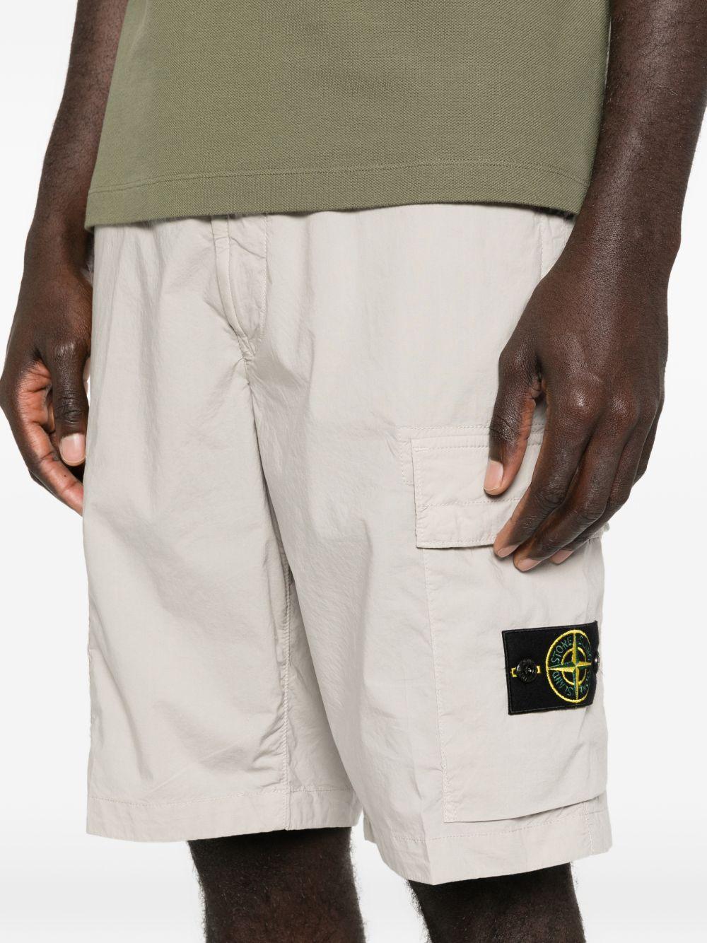 Cargo shorts pearl con logo patch 