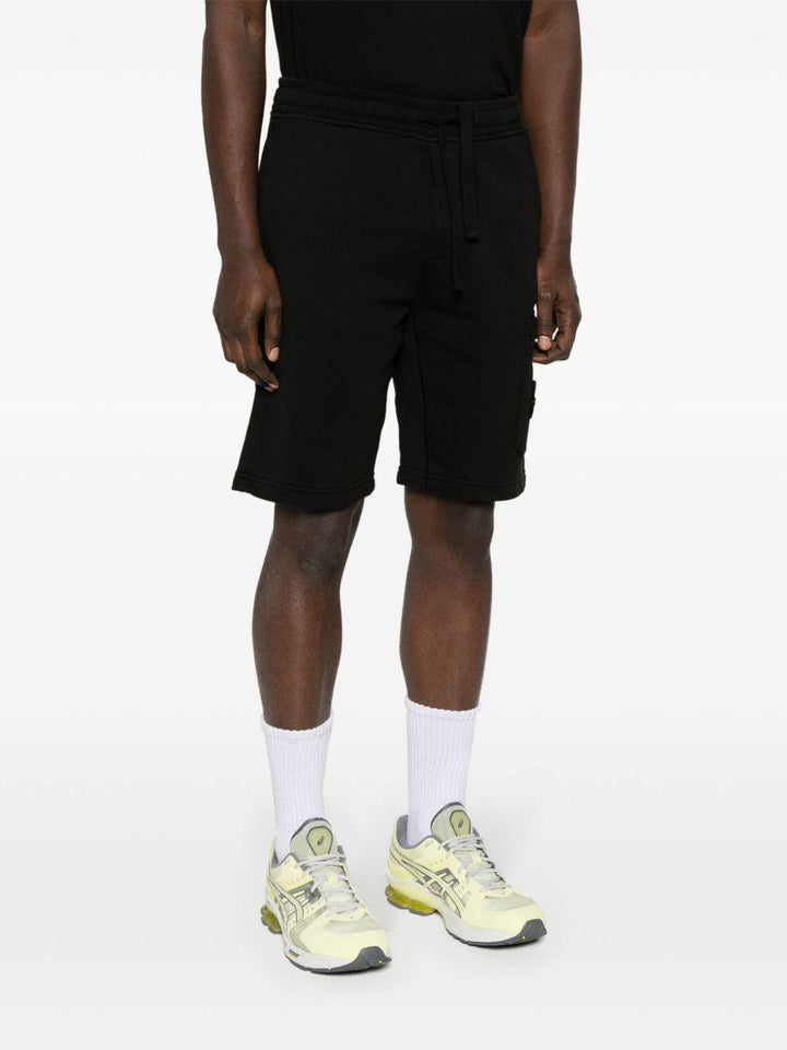 Shorts nero con applicazione 