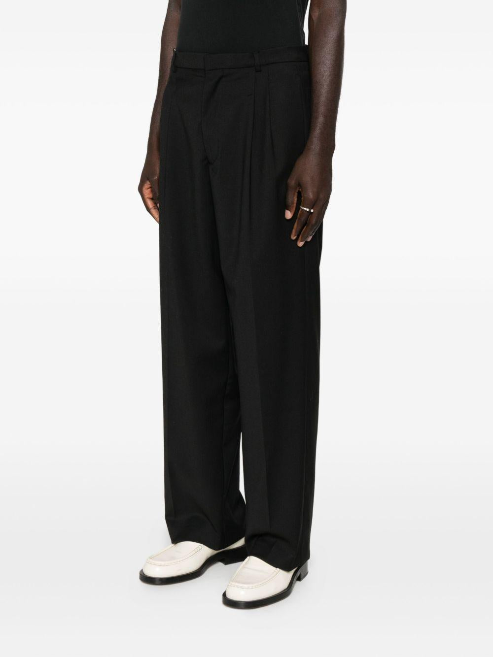 Pantaloni neri con piega 