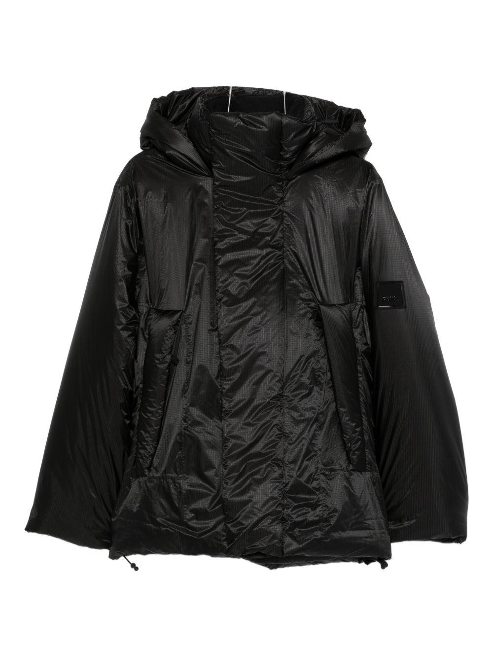 Cappotto imbottito nero con cappuccio 