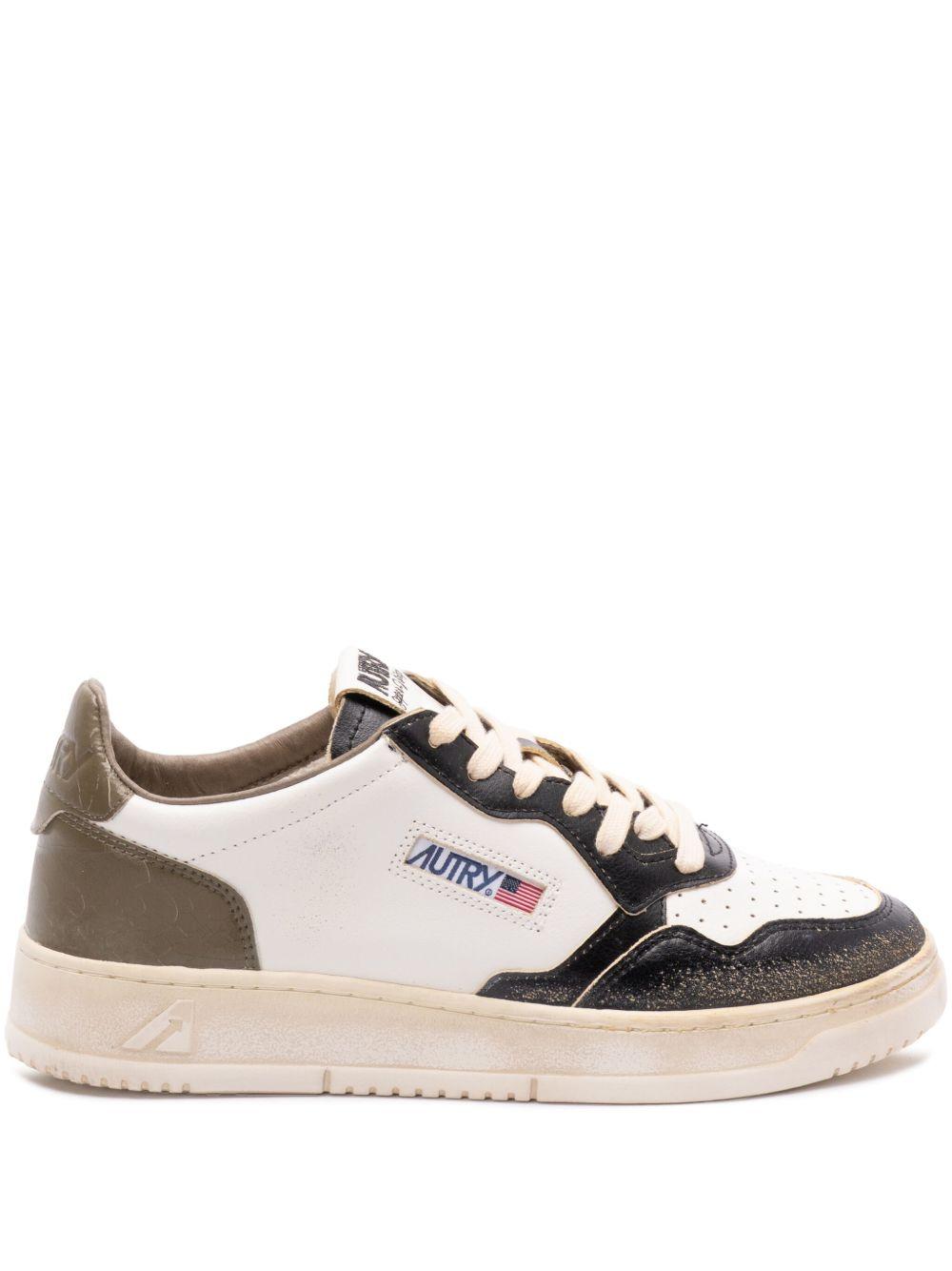Sneakers bianche bicolore con logo 