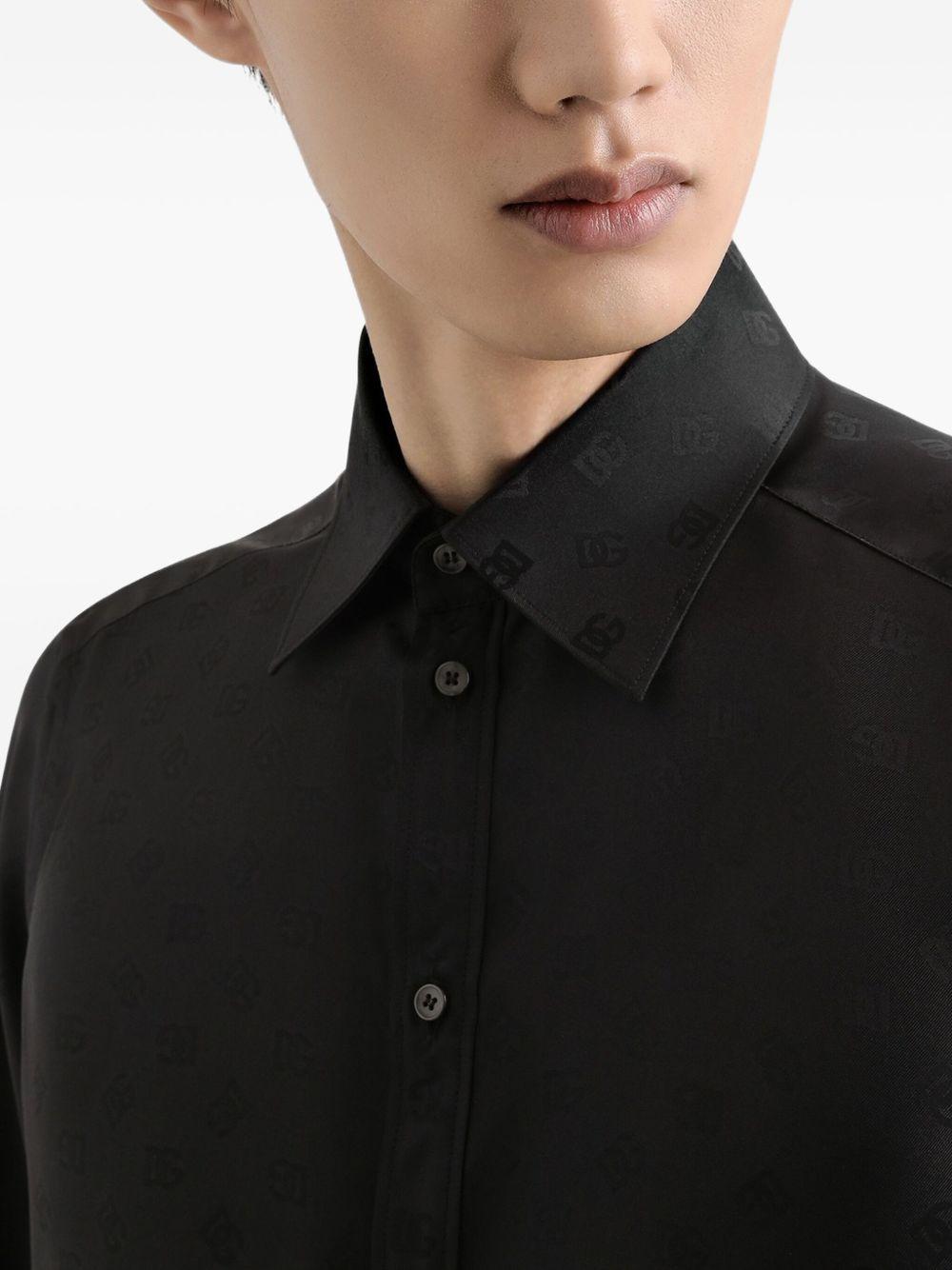 Camicia nera in seta con monogramma 