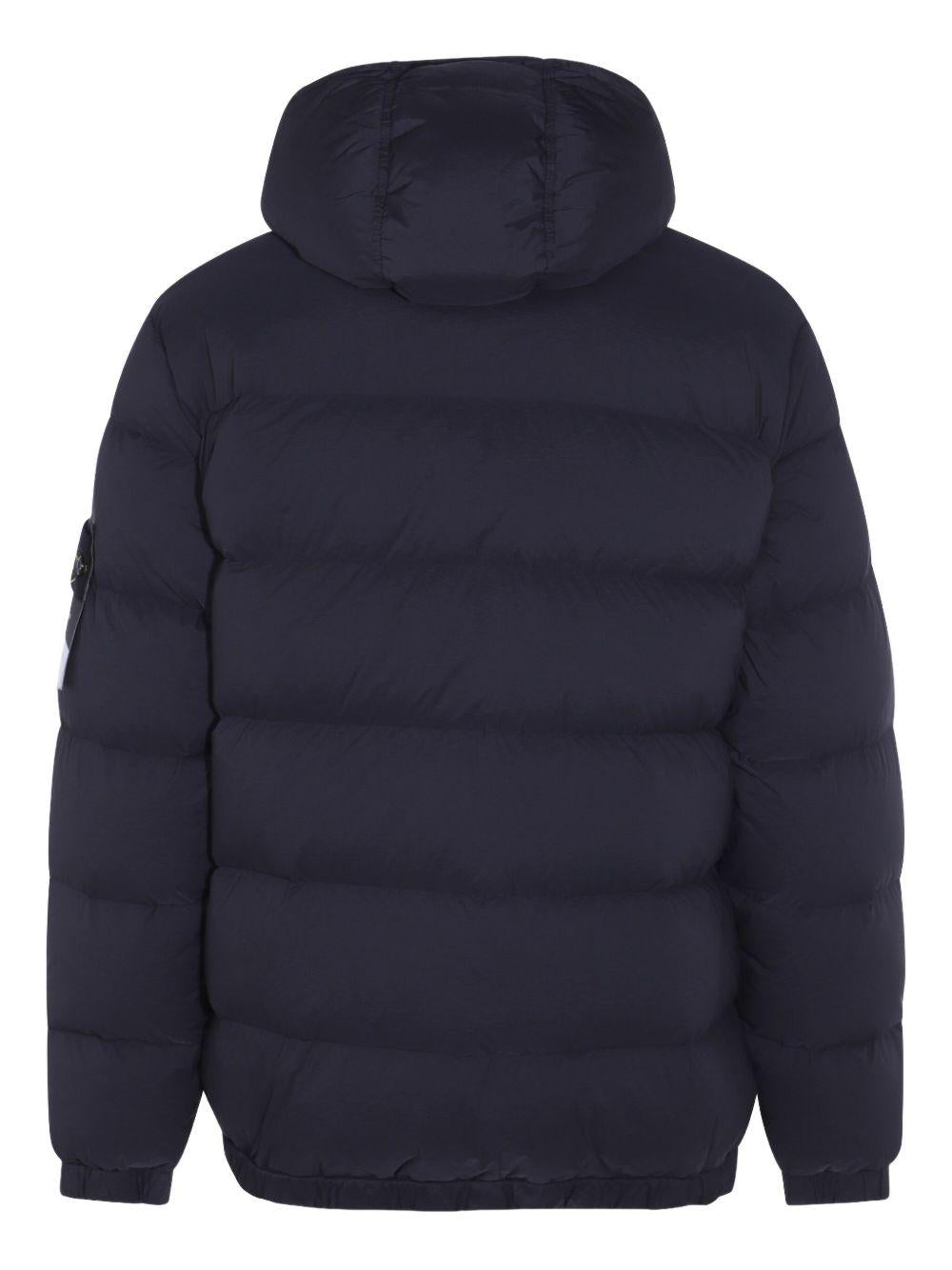 Cappotto imbottito nero con cappuccio