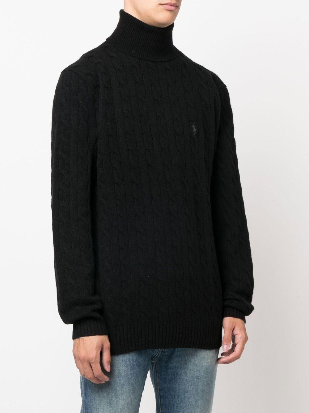 Maglione nero a collo alto 