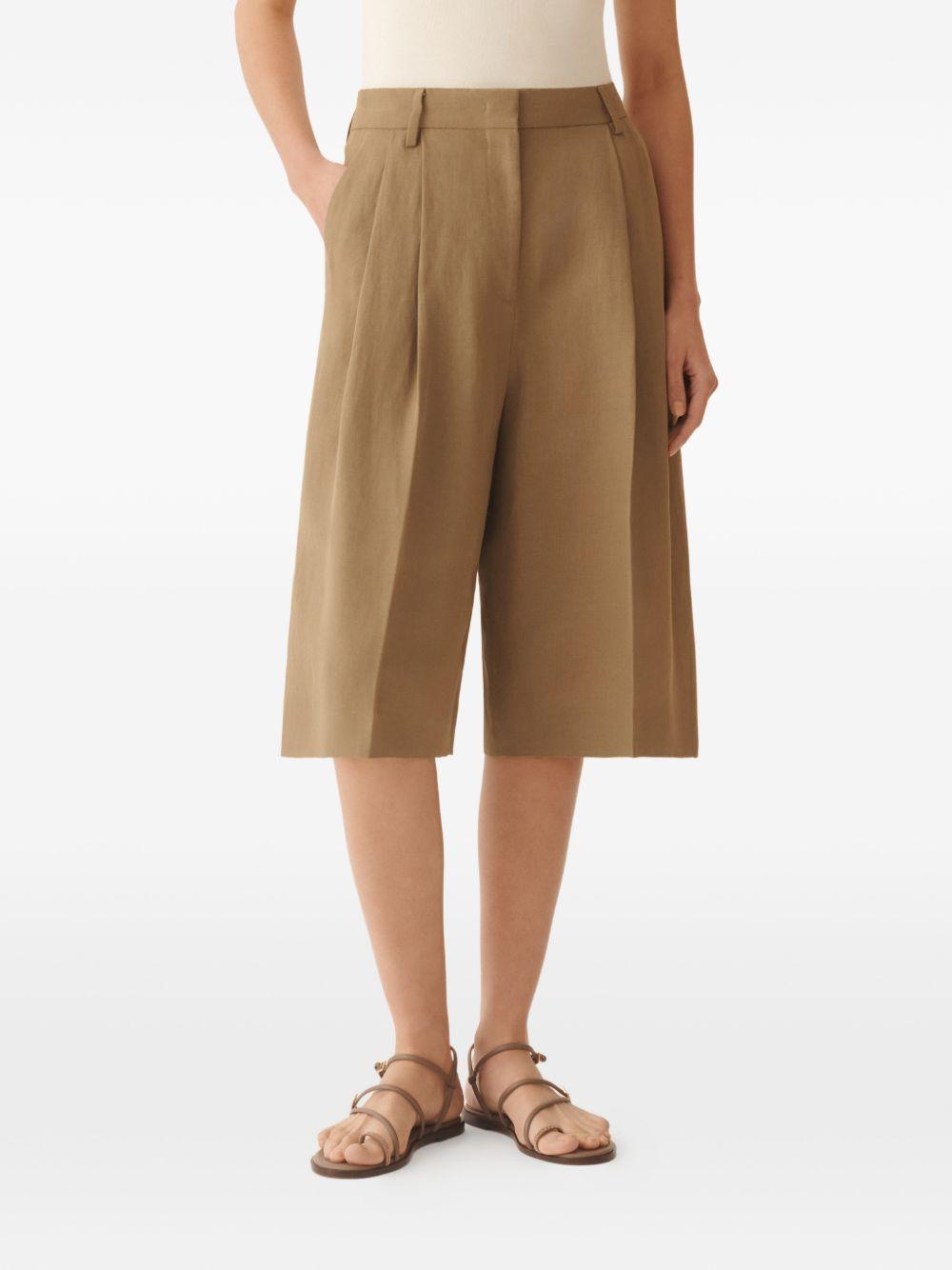 Pantaloni con pences 
