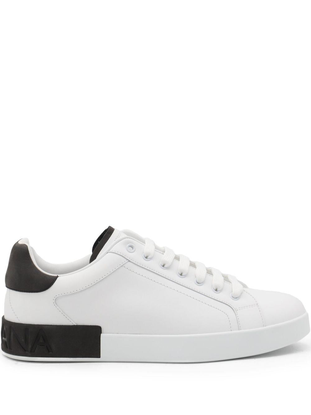 Sneakers bianche con inserti in pelle e dettagli a contrasto 