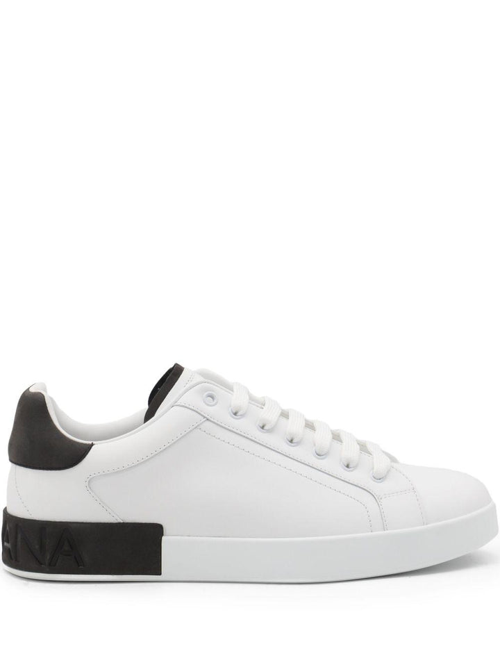 Sneakers bianche con inserti in pelle e dettagli a contrasto 