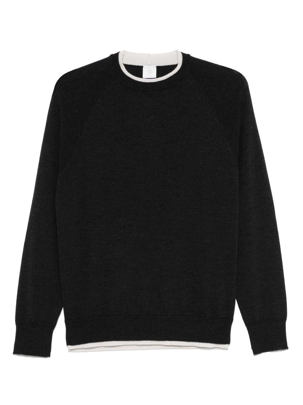 Maglione grigio scuro con finiture a contrasto 
