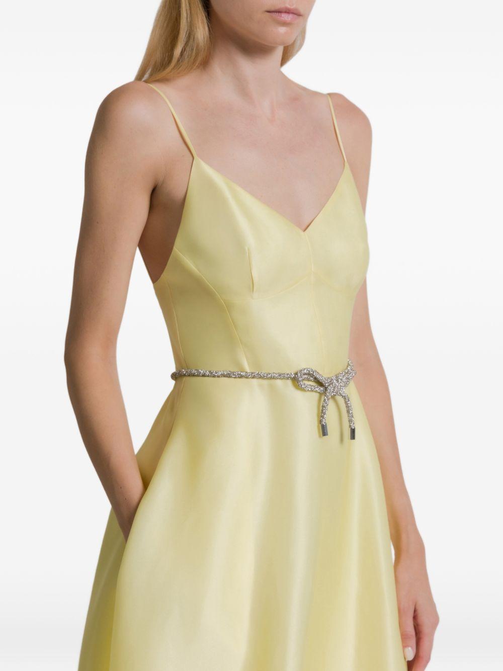 Abito midi con spalline e scollo a V 