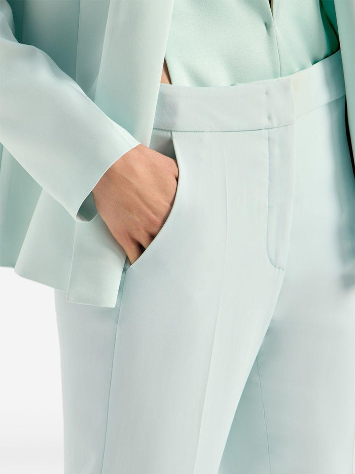 Pantaloni svasati 