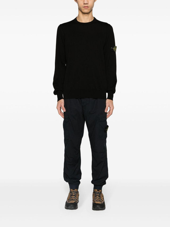 Maglione nero con applicazione 