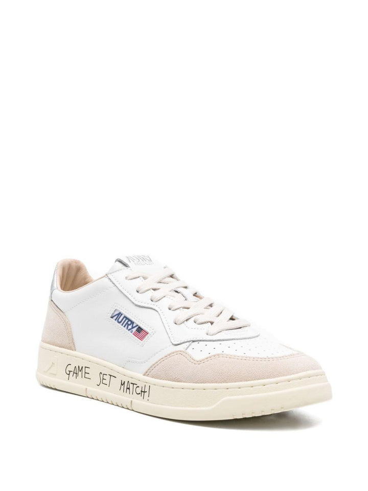 Sneakers bianche opache Medalist con inserto in pelle scamosciata 