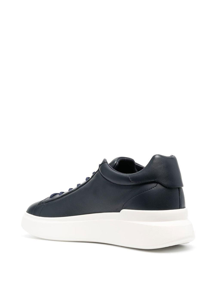 Sneakers blu notte in pelle con logo goffrato 