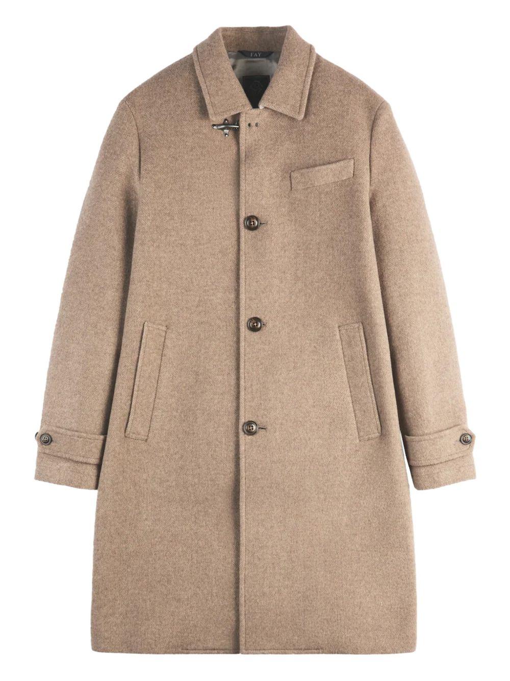 Cappotto beige con bottoni 