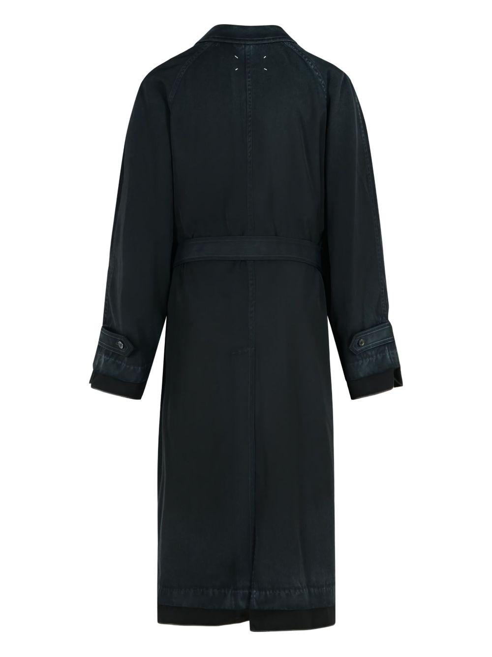 Cappotto nero lungo con cintura 