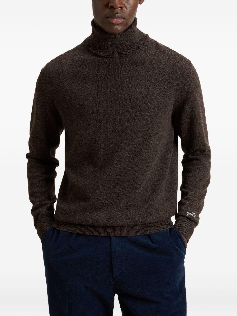 Maglione a collo alto marrone 