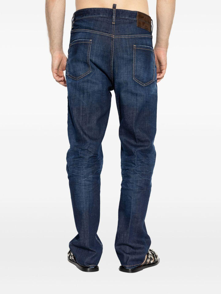 Jeans indaco in cotone con applicazione logo 