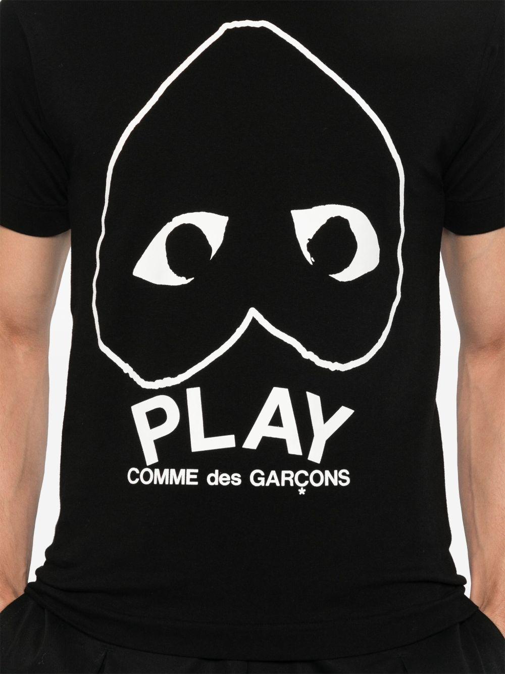 T-shirt nera con motivo a cuore 