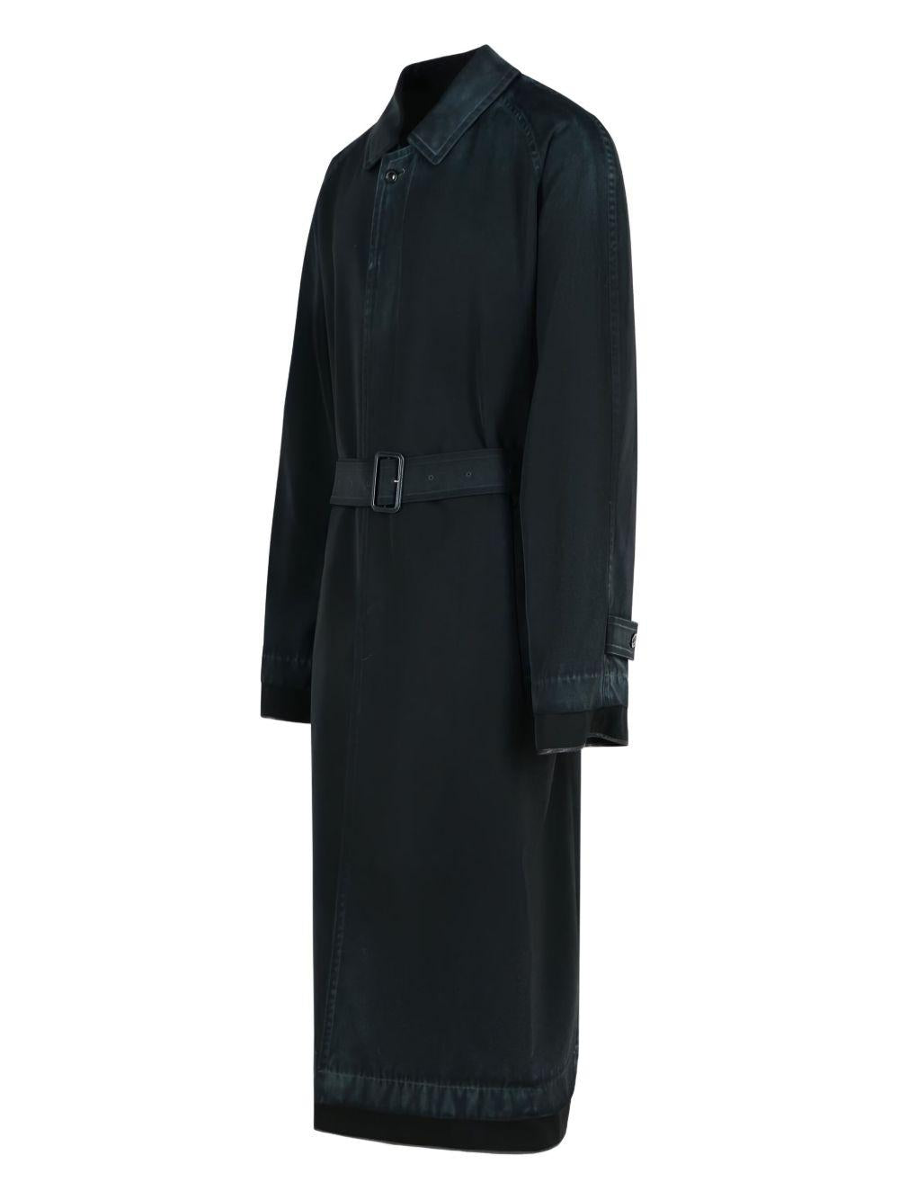Cappotto nero lungo con cintura 
