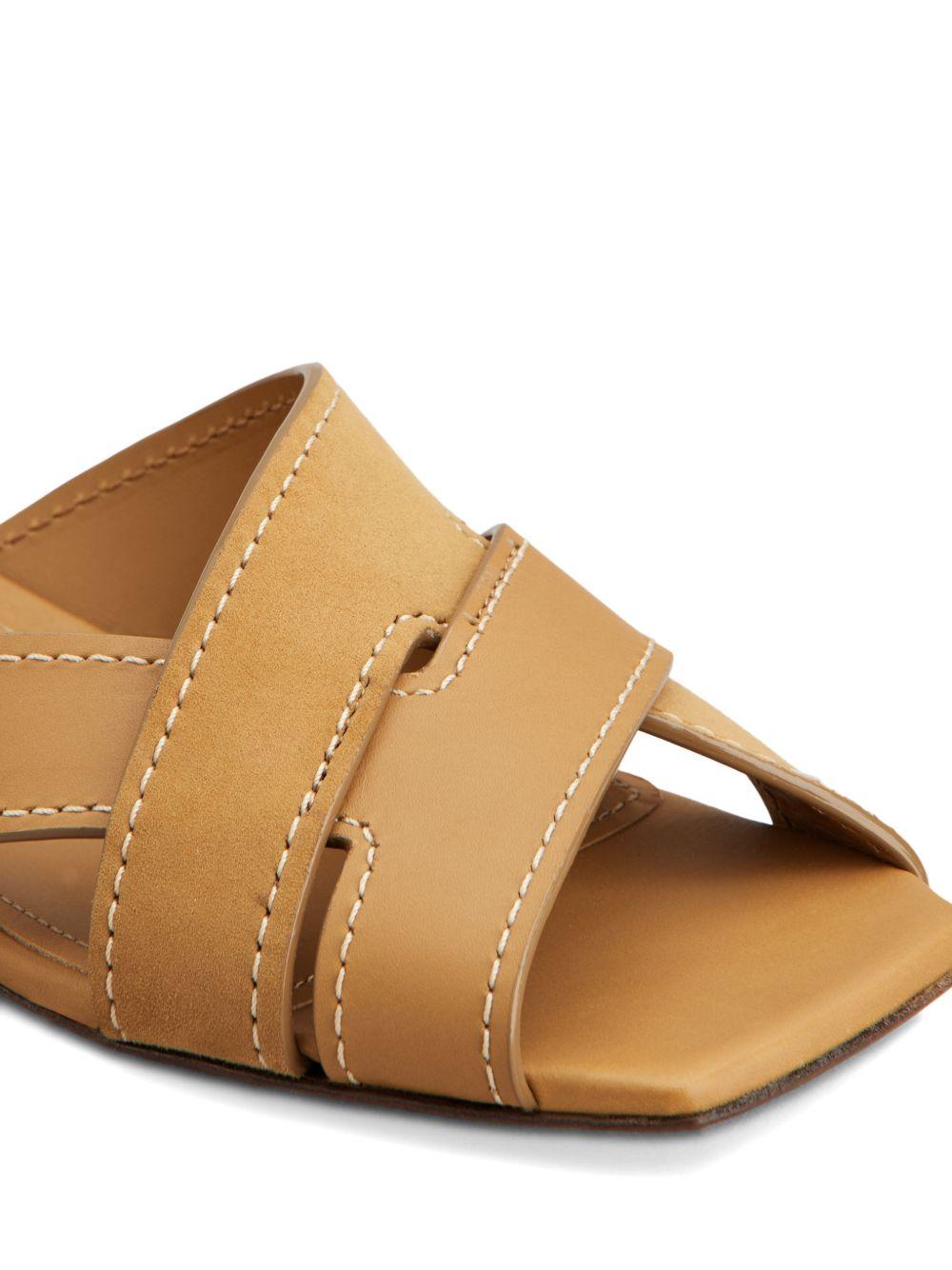 Sandali con fasce incrociate 