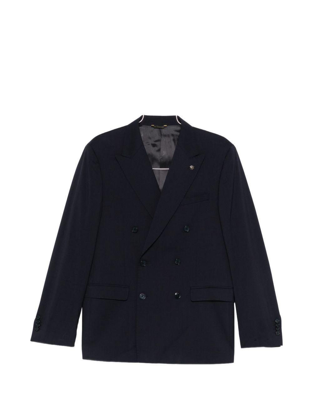Abito blu navy doppiopetto con spilla sul revers 