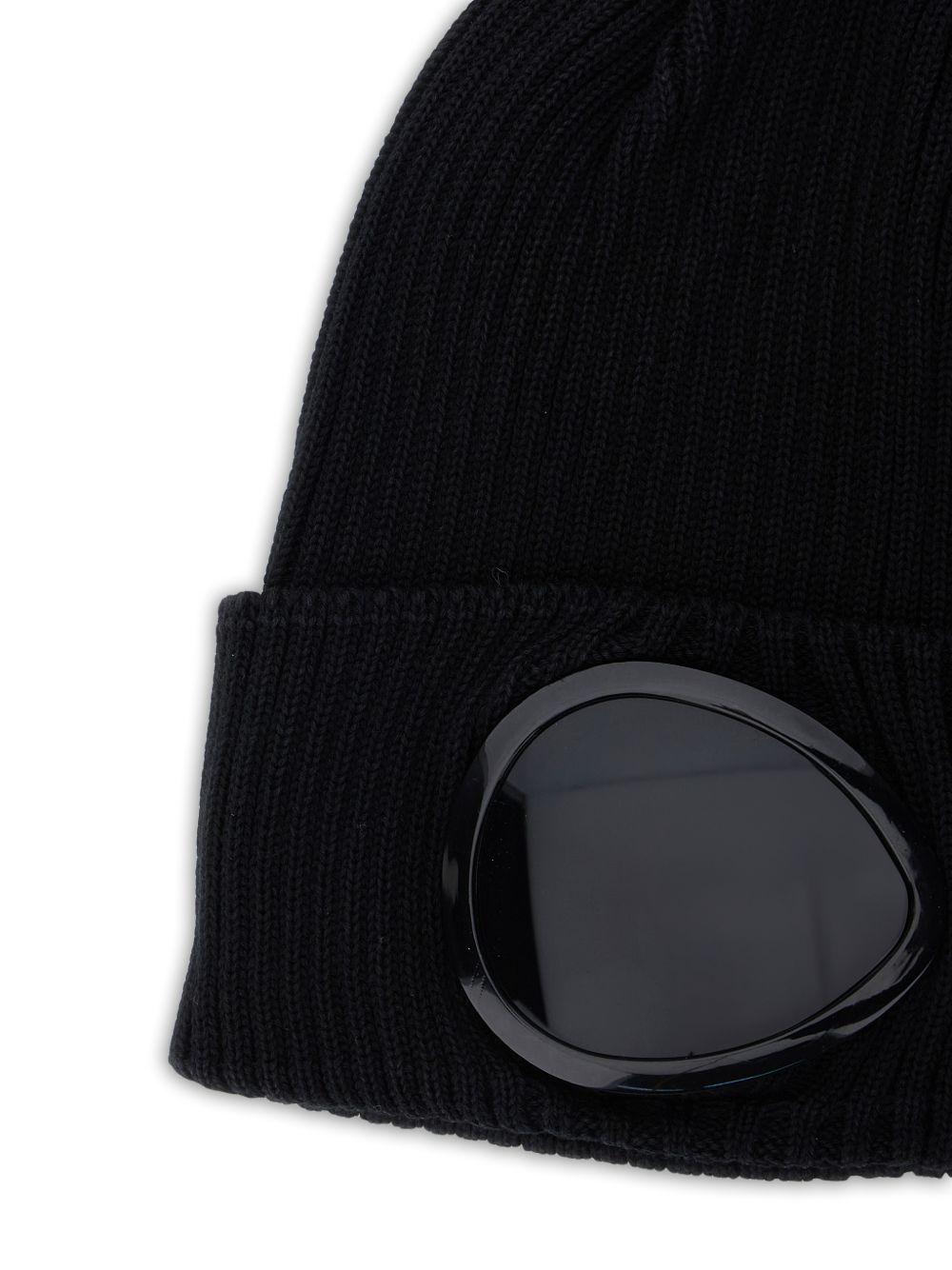 Berretto nero con applicazione 