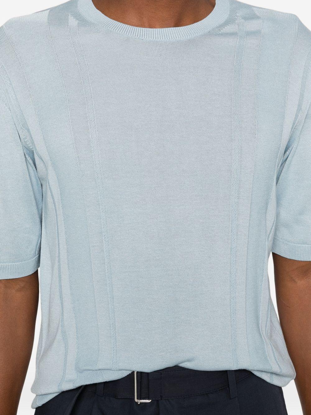 T-shirt in maglia fina azzurra 