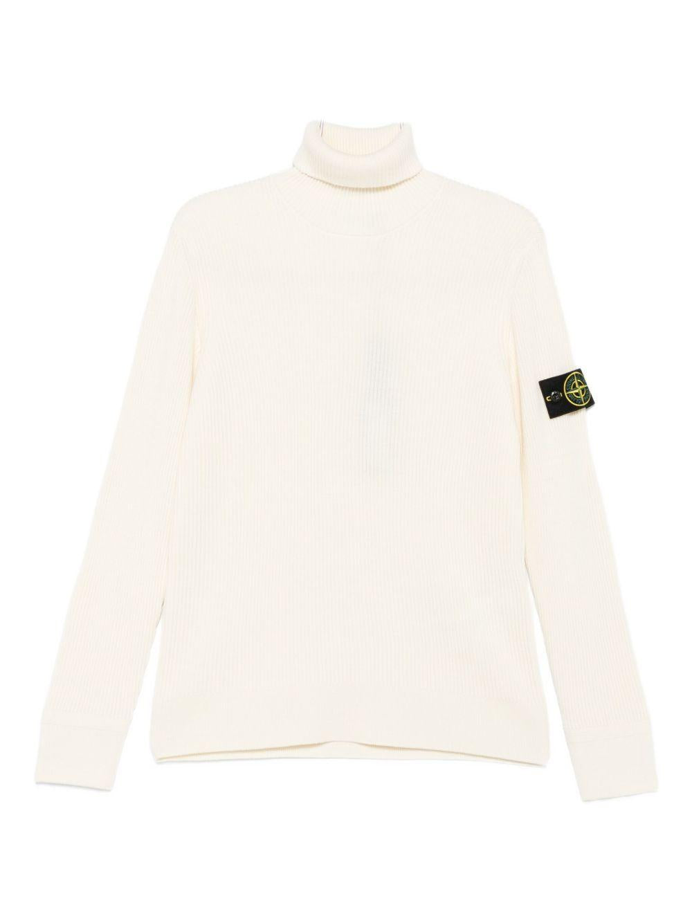 Maglione avorio a coste con collo alto 