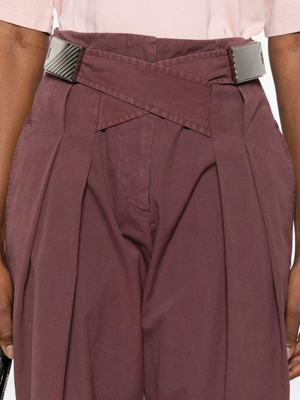 Pantaloni con fibbie 