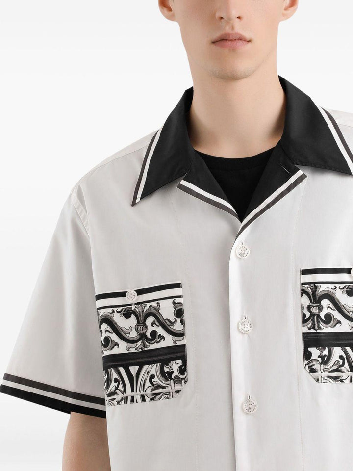 Camicia bianca con stampa Maiolica e profili neri 