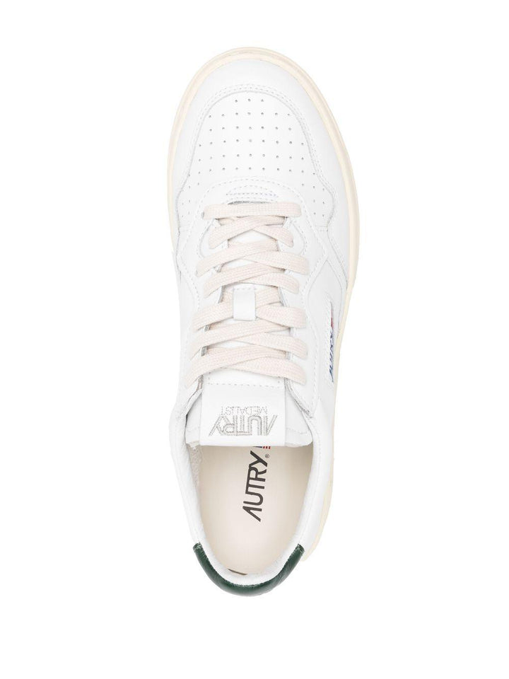 Sneakers bianche Medalist con tallone verde 