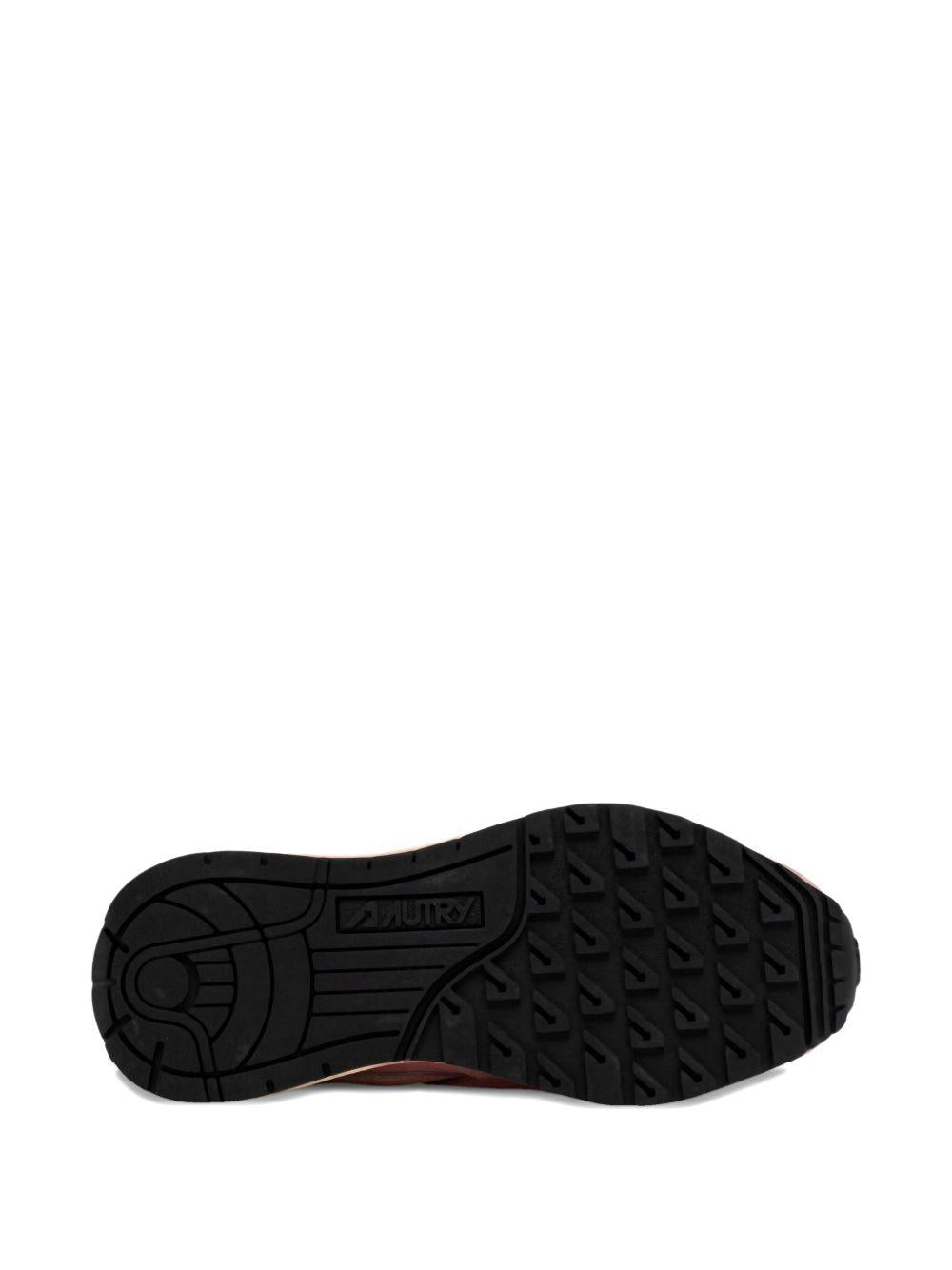 Sneakers con charm 