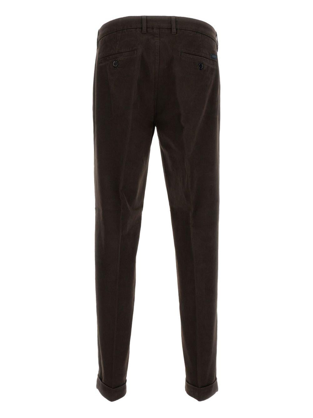 Pantaloni marroni con risvolto 