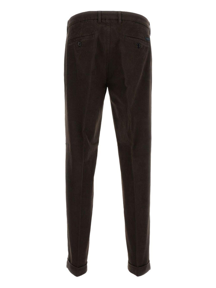 Pantaloni marroni con risvolto 