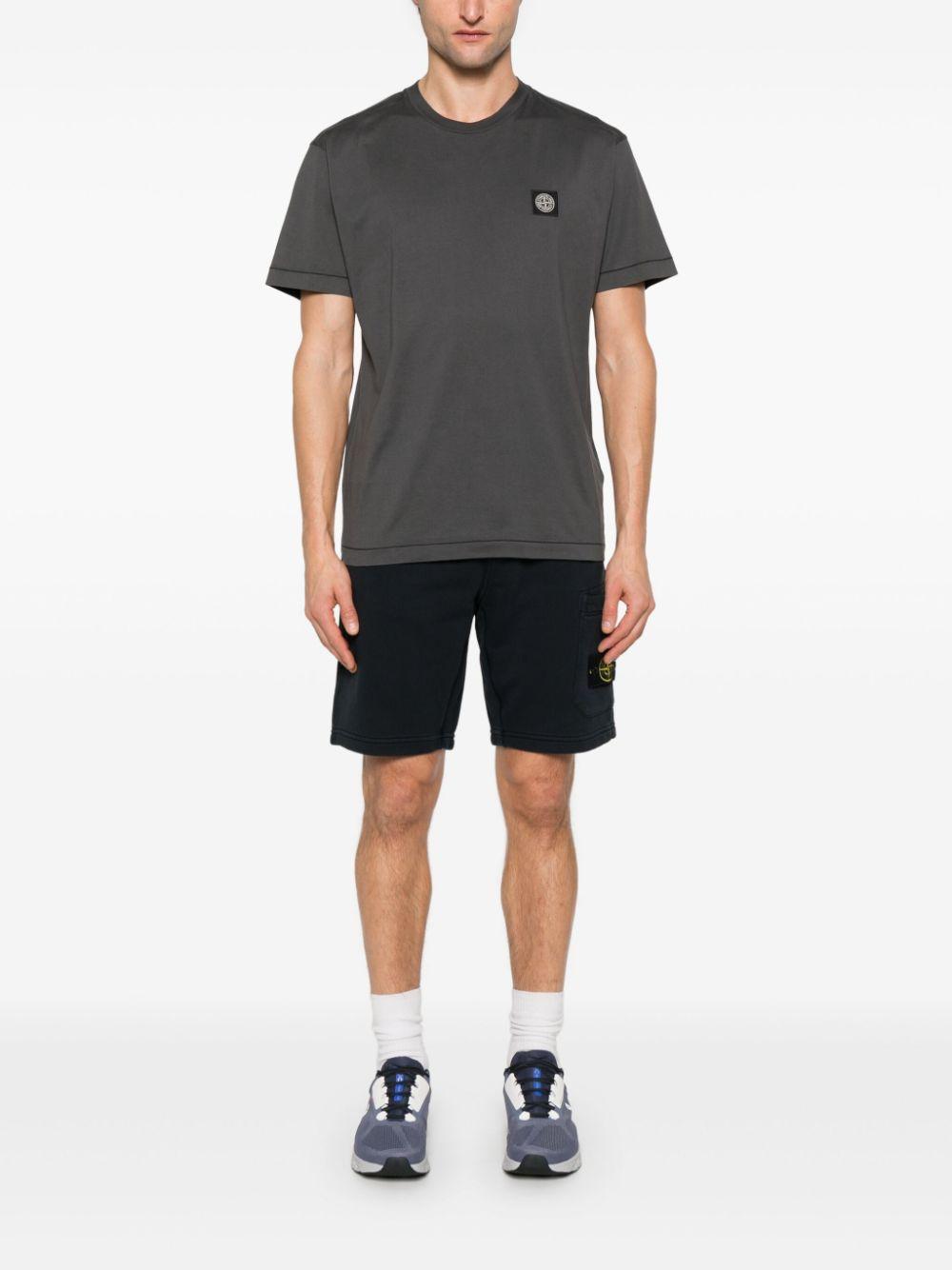 Shorts blu navy con applicazione 