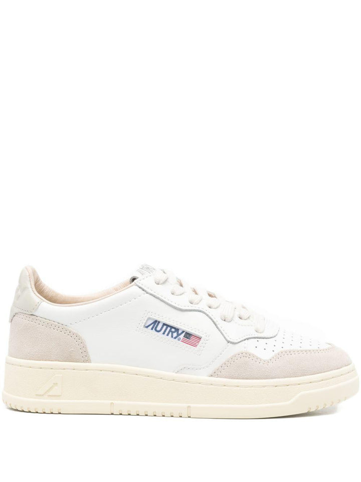 Sneakers medalist 