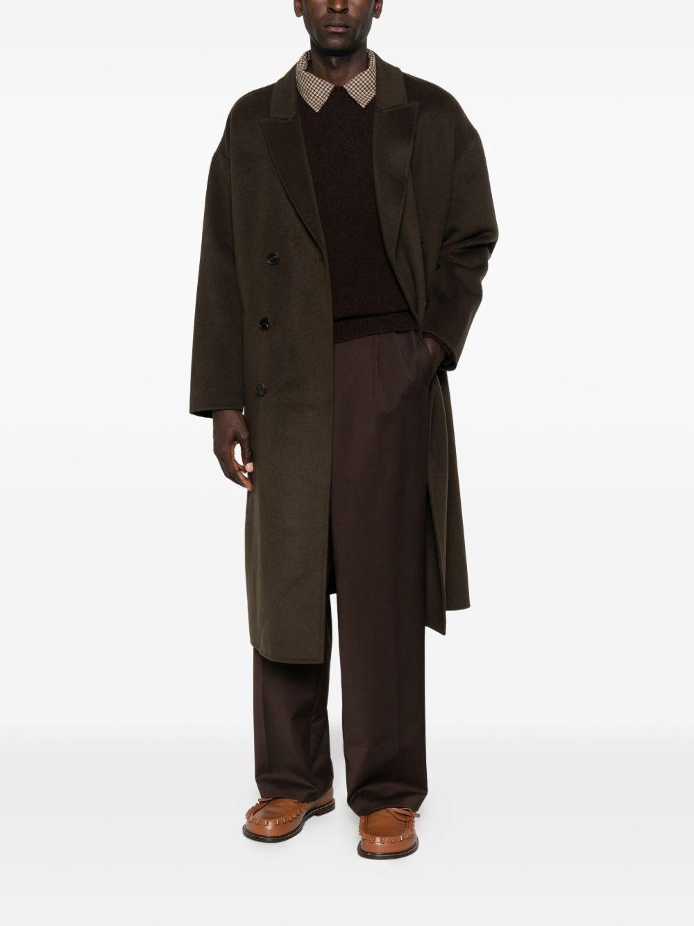 Pantaloni marroni con piega 