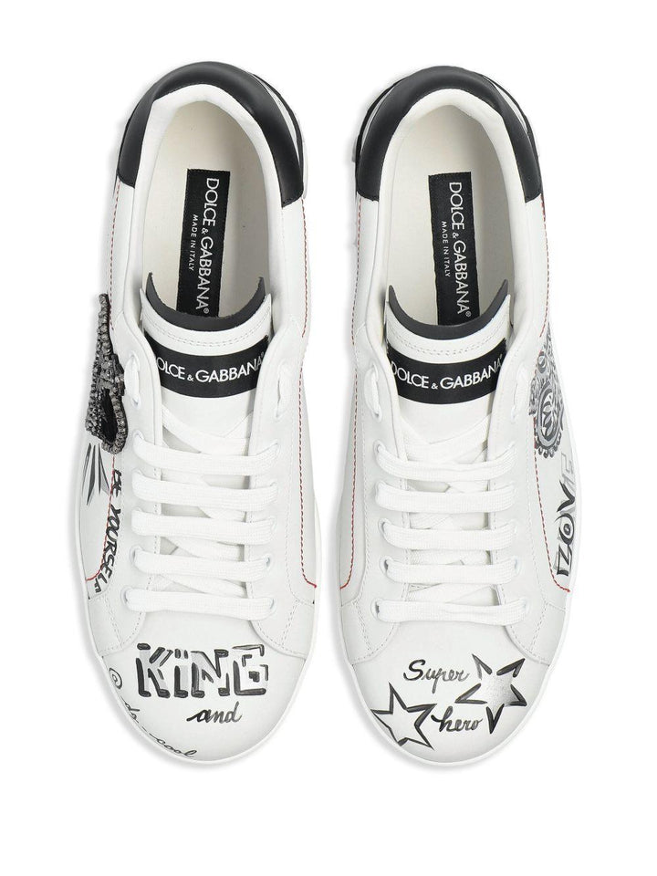 Sneakers bianche con applicazione logo e rinforzo a contrasto 