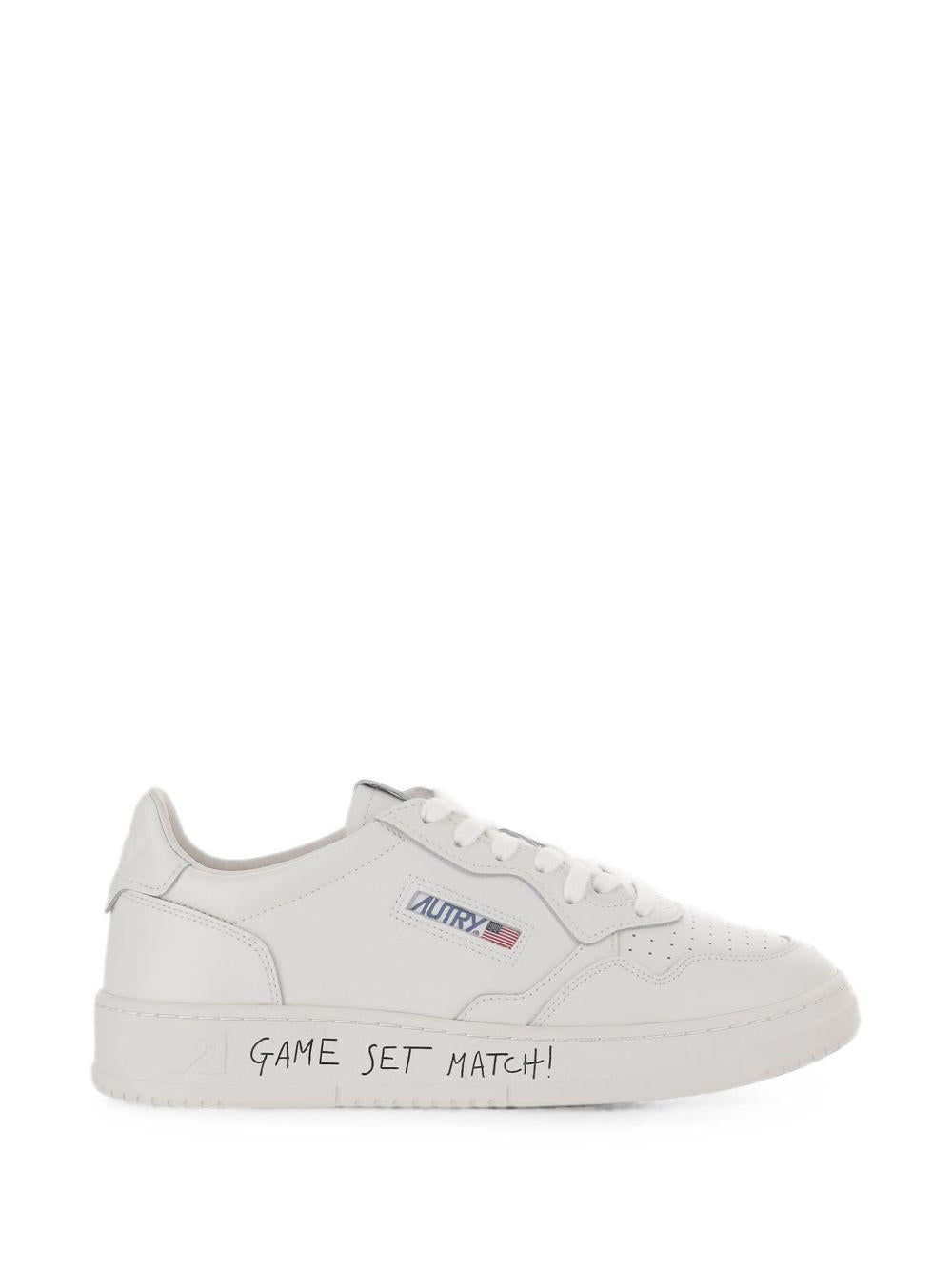 Sneakers bianche con stampa 