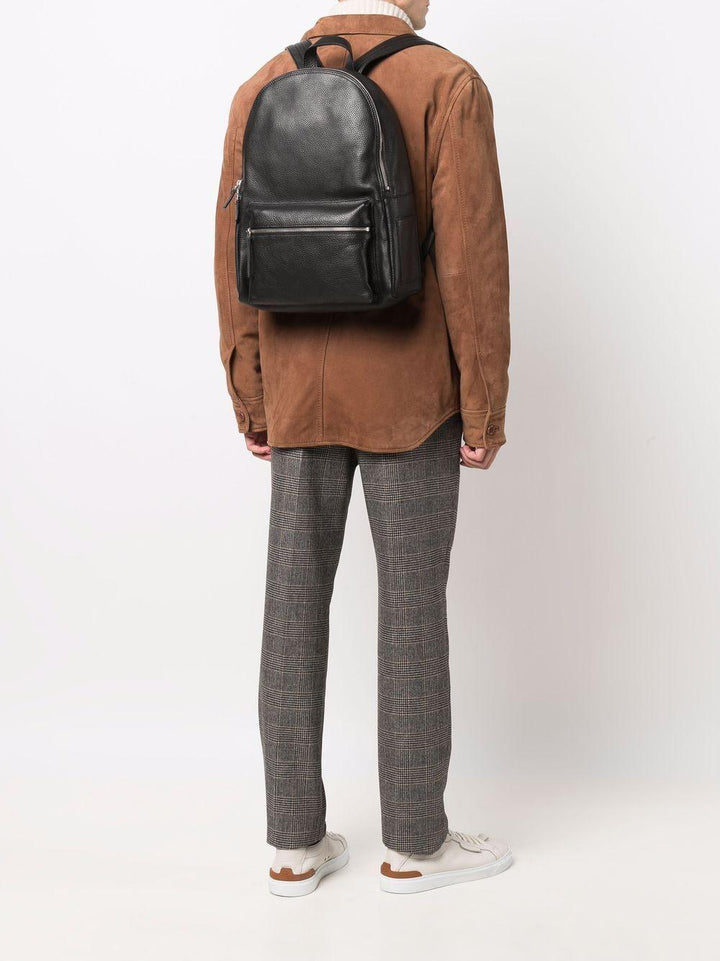 Zaino nero in pelle martellata 