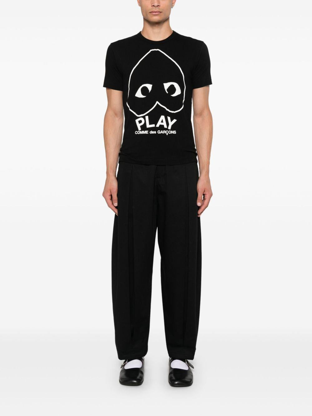 T-shirt nera con motivo a cuore 