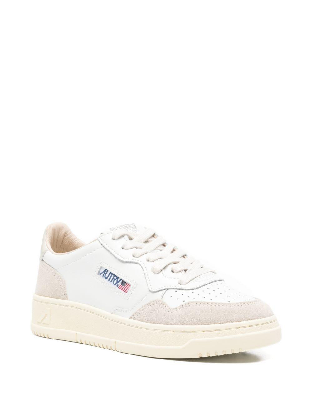 Sneakers medalist 